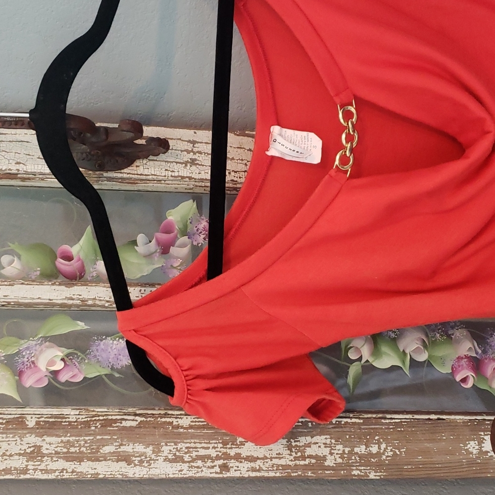 Woman's Cold-shoulder Top - Picture 5 of 16